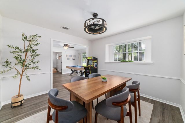 563 Landfall Ln, Conroe, TX 77302