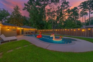 563 Landfall Ln, Conroe, TX 77302