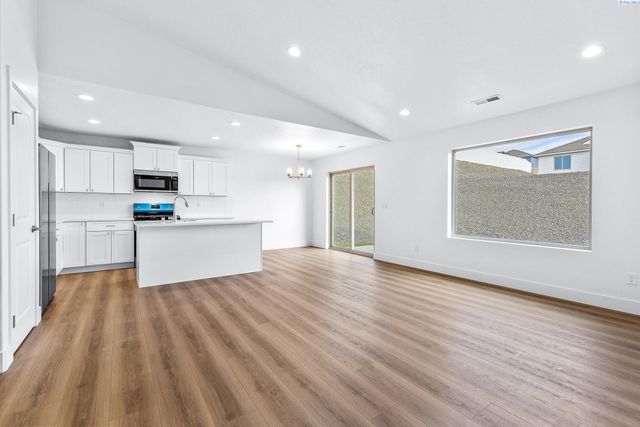 2835 S Penn St, Kennewick, WA 99338