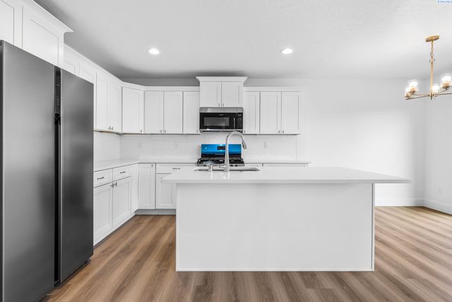 2835 S Penn St, Kennewick, WA 99338