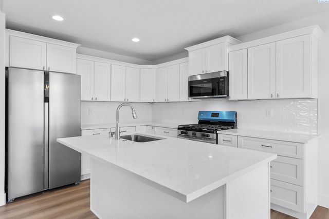 2835 S Penn St, Kennewick, WA 99338