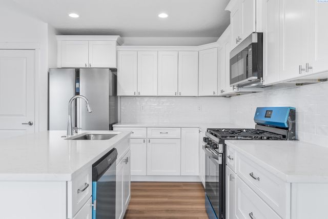 2835 S Penn St, Kennewick, WA 99338