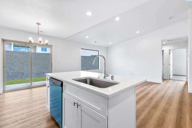 2835 S Penn St, Kennewick, WA 99338