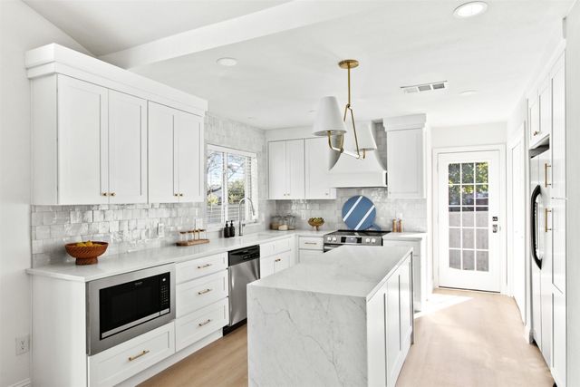 2425 Sendero Trail, Lewisville, TX 75067