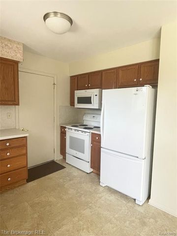 2267 Sandpiper Drive, Lapeer, MI 48446