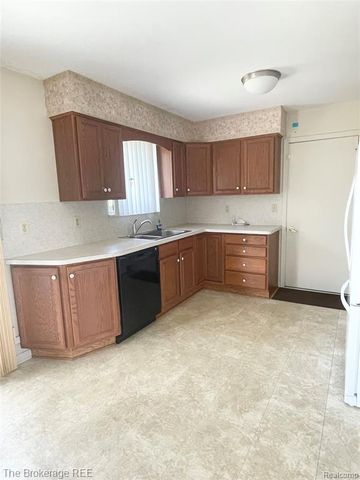 2267 Sandpiper Drive, Lapeer, MI 48446