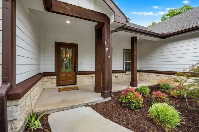 104 Bill ST, Elgin, TX 78621