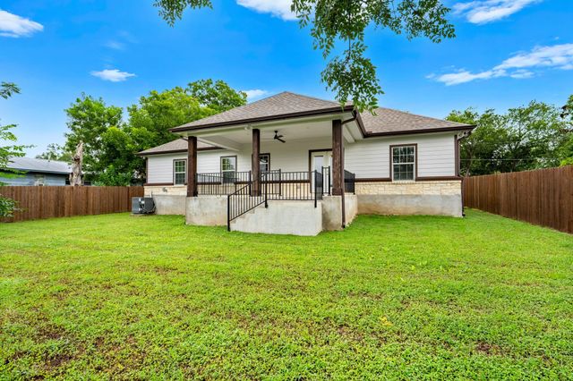 104 Bill ST, Elgin, TX 78621