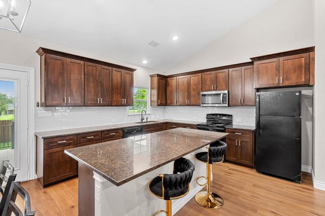 104 Bill ST, Elgin, TX 78621