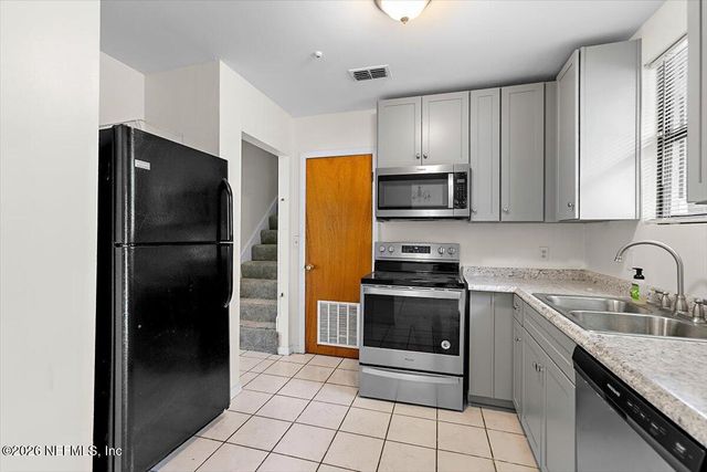 1512 MAR VIC Lane, Jacksonville, FL 32218