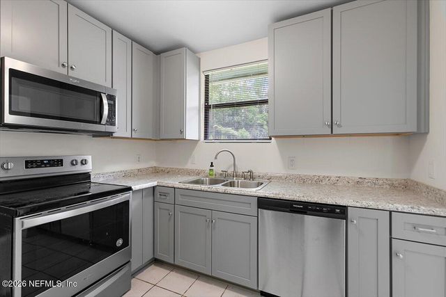 1512 MAR VIC Lane, Jacksonville, FL 32218
