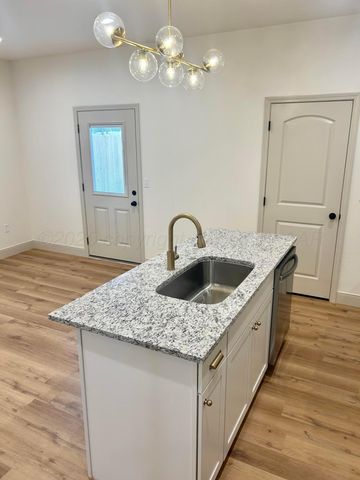 2 S HUNSLEY HILLS Boulevard, Canyon, TX 79015