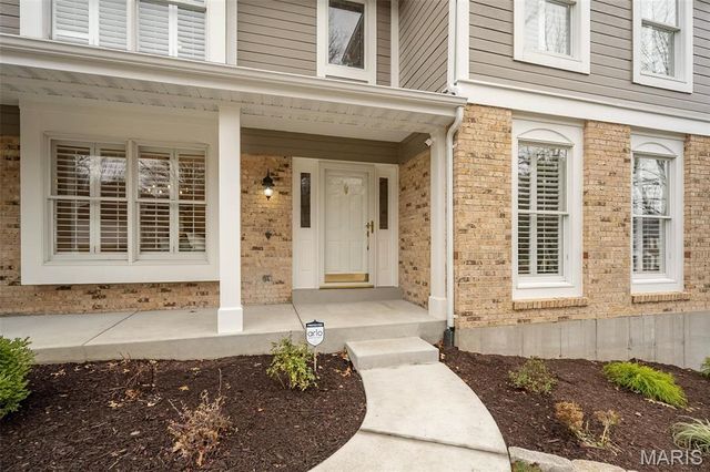 15708 Cedarmill Drive, Chesterfield, MO 63017