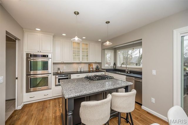 15708 Cedarmill Drive, Chesterfield, MO 63017