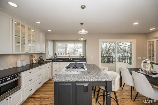 15708 Cedarmill Drive, Chesterfield, MO 63017