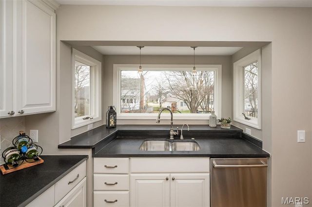 15708 Cedarmill Drive, Chesterfield, MO 63017