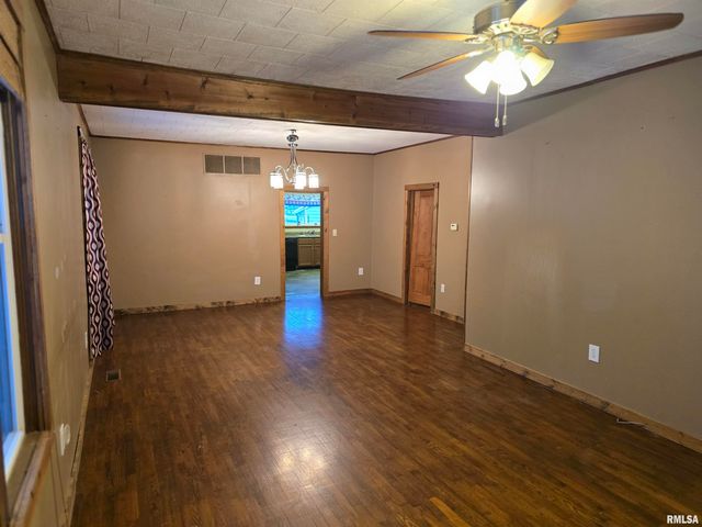 500 W NORTH Street, Mt Sterling, IL 62353