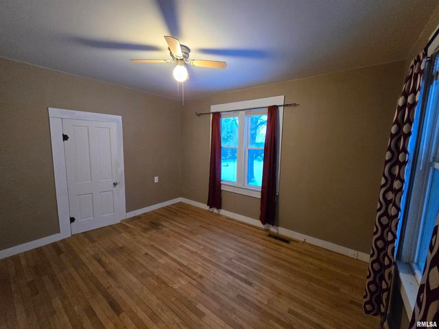 500 W NORTH Street, Mt Sterling, IL 62353