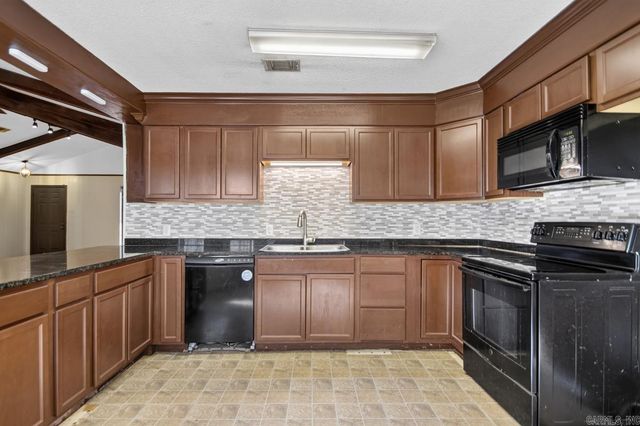 1806 MADDEN. Road, Jacksonville, AR 72076