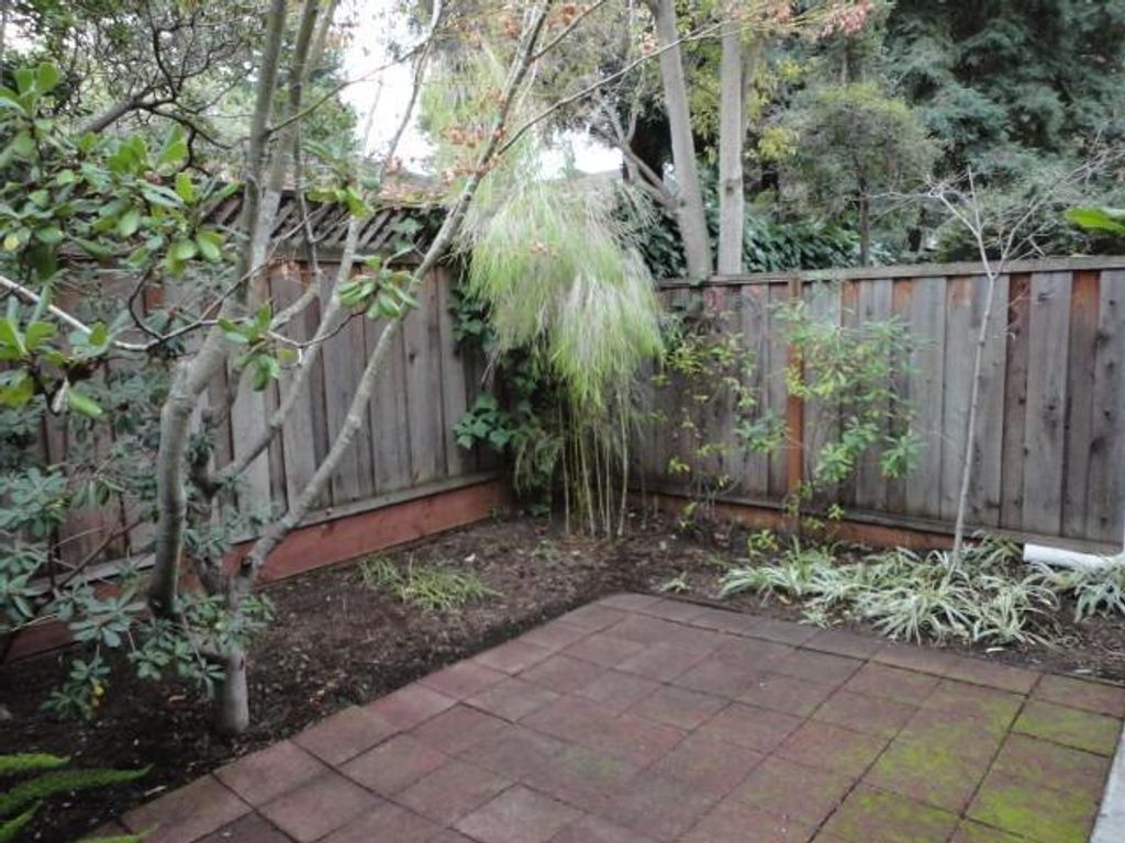 Image 33 of property listing at 201 Ada Avenue 25, Mountain View, CA 94043