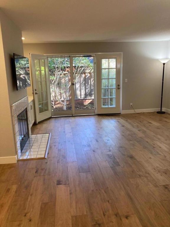 Image 4 of property listing at 201 Ada Avenue 25, Mountain View, CA 94043