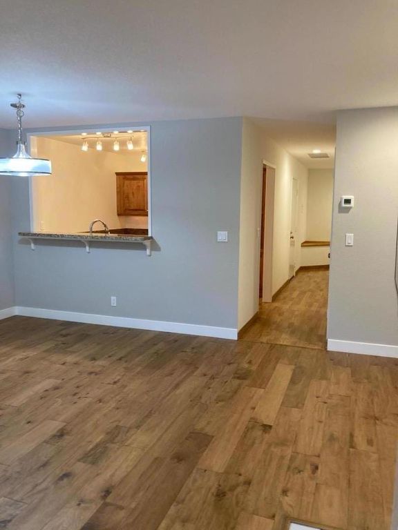 Image 7 of property listing at 201 Ada Avenue 25, Mountain View, CA 94043