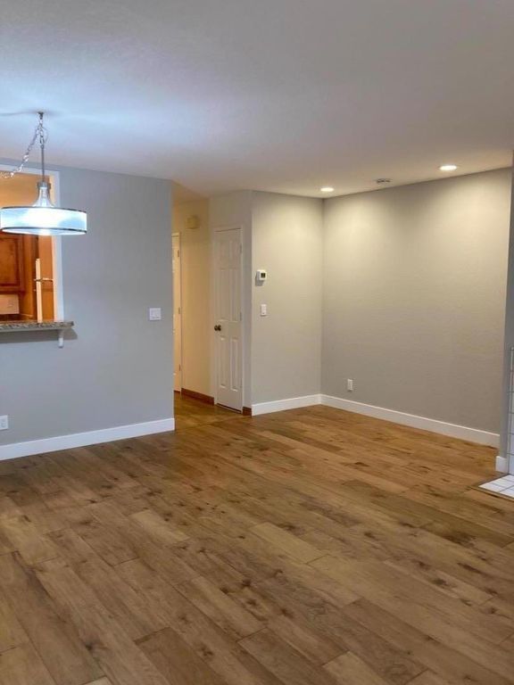 Image 8 of property listing at 201 Ada Avenue 25, Mountain View, CA 94043