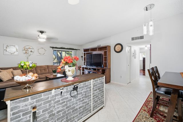 9965 N BELFORT Circle 209, Tamarac, FL 33321