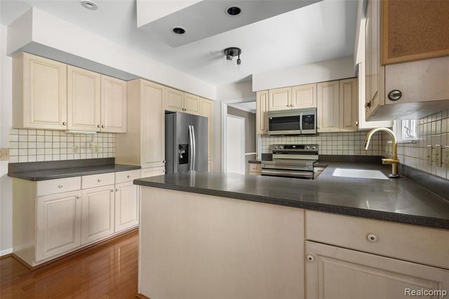 2632 Kopson Court, Bloomfield Hills, MI 48304