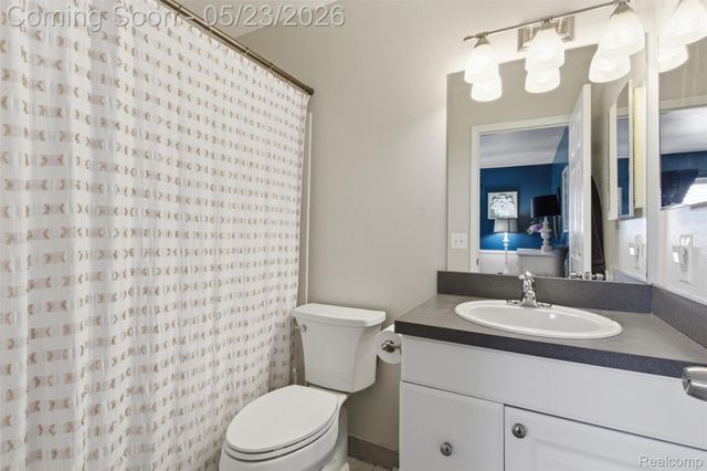 33745 Pondview Circle, Livonia, MI 48152