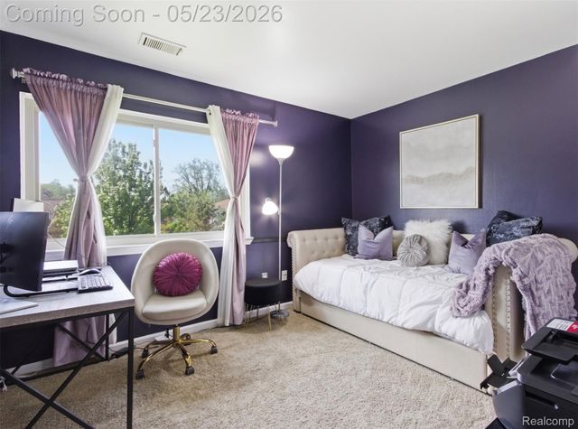 33745 Pondview Circle, Livonia, MI 48152