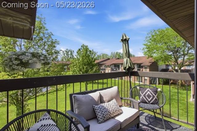 33745 Pondview Circle, Livonia, MI 48152