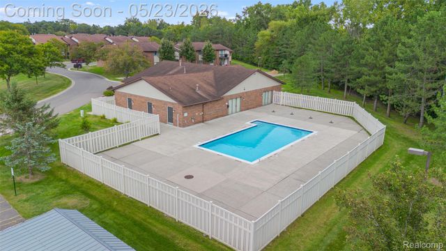 33745 Pondview Circle, Livonia, MI 48152