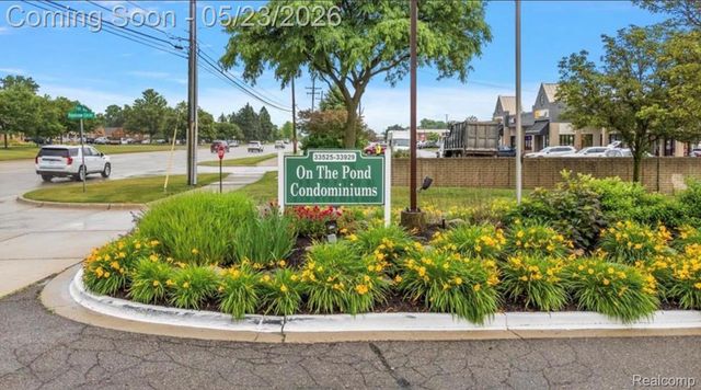 33745 Pondview Circle, Livonia, MI 48152
