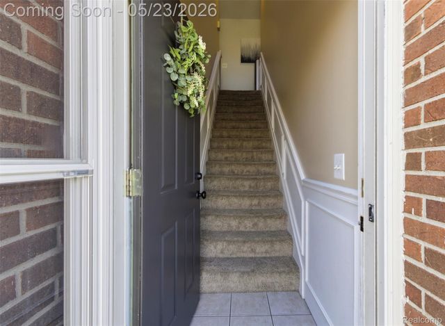 33745 Pondview Circle, Livonia, MI 48152