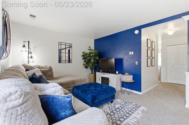33745 Pondview Circle, Livonia, MI 48152