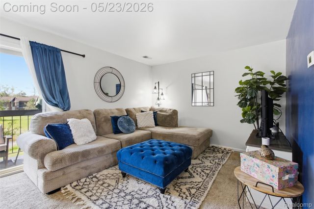 33745 Pondview Circle, Livonia, MI 48152