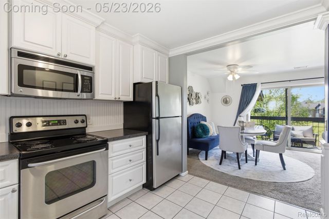 33745 Pondview Circle, Livonia, MI 48152