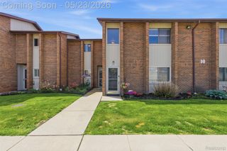 33745 Pondview Circle, Livonia, MI 48152