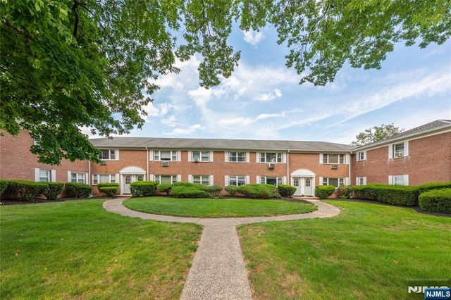 24 Manchester Court 62, Wayne, NJ 07470