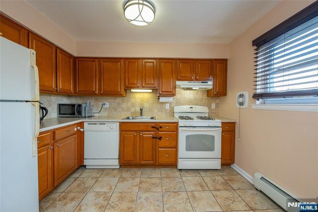 24 Manchester Court 62, Wayne, NJ 07470