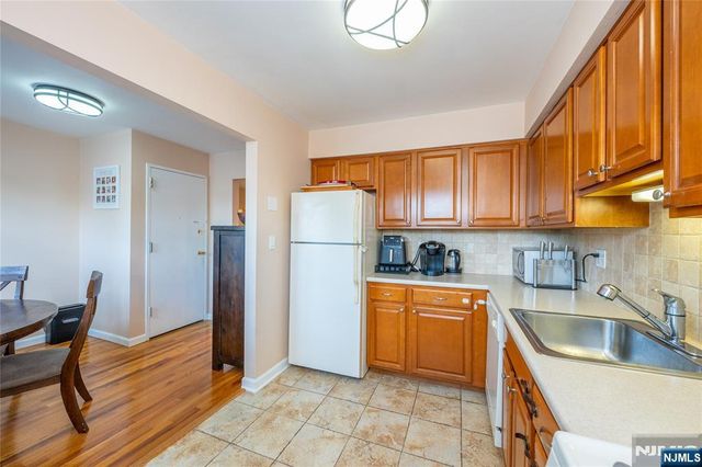 24 Manchester Court 62, Wayne, NJ 07470