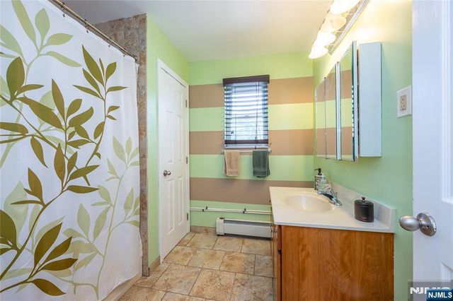 24 Manchester Court 62, Wayne, NJ 07470