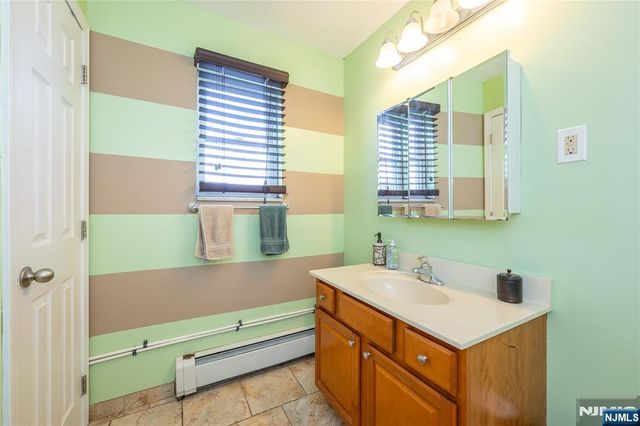 24 Manchester Court 62, Wayne, NJ 07470