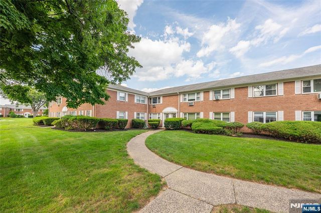 24 Manchester Court 62, Wayne, NJ 07470