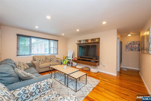 24 Manchester Court 62, Wayne, NJ 07470