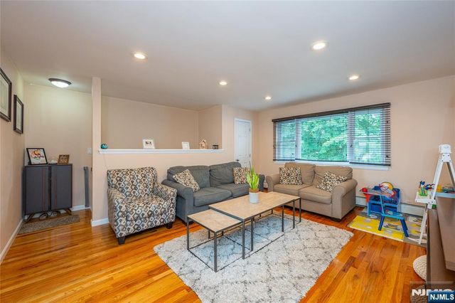 24 Manchester Court 62, Wayne, NJ 07470
