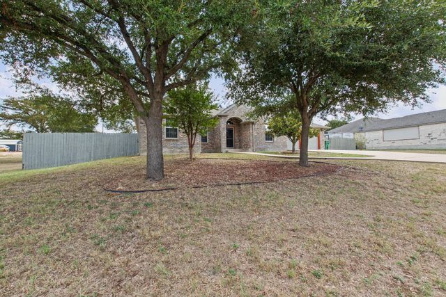150 Chesterfield DR, Kingsland, TX 78639