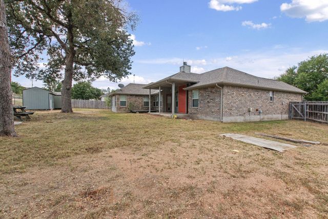 150 Chesterfield DR, Kingsland, TX 78639