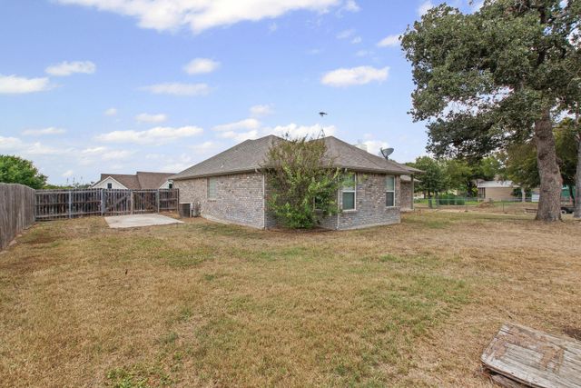 150 Chesterfield DR, Kingsland, TX 78639